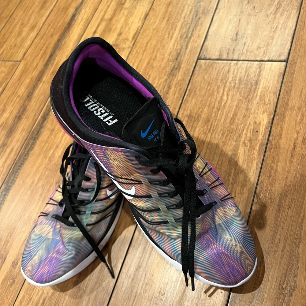 Women’s Nike tennis shoes